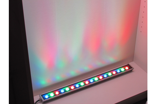 G-XQ5035-RGB 100СМ мульти LED фасад прожектор, 12V, 18W фото 1