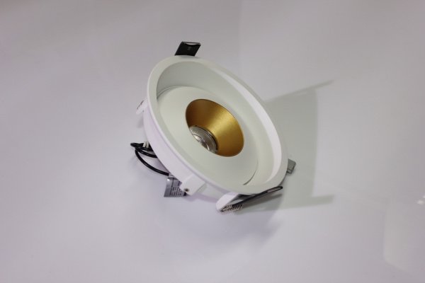 Накладное декоративное кольцо (белое/золото) в светильник серии ROUND-OUT-02/03 and ROUND-IN-03/04 фото 8