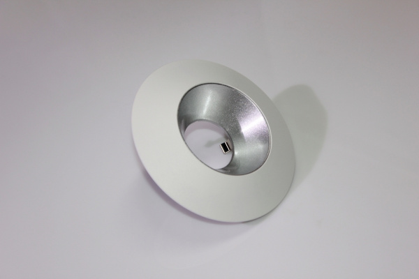 Накладное декоративное кольцо (белое/серебро) в светильник серии ROUND-OUT-02/03 and ROUND-IN-03/04 фото 1