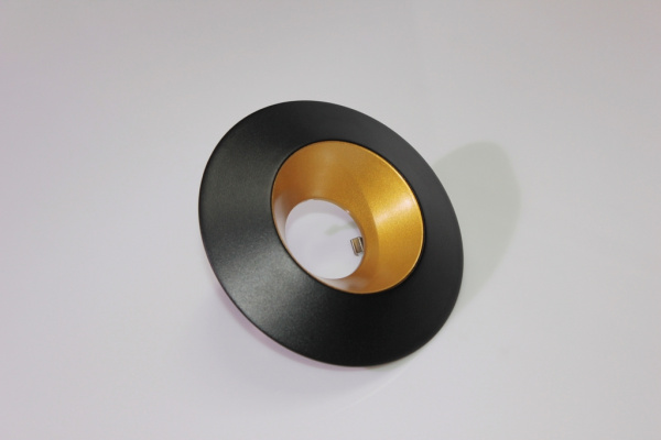 Накладное декоративное кольцо (черное/золото) в светильник серии ROUND-OUT-02/03 and ROUND-IN-03/04 фото 9