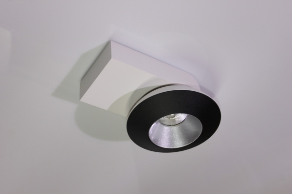 Накладное декоративное кольцо (черное/серебро) в светильник серии ROUND-OUT-02/03 and ROUND-IN-03/04 фото 4